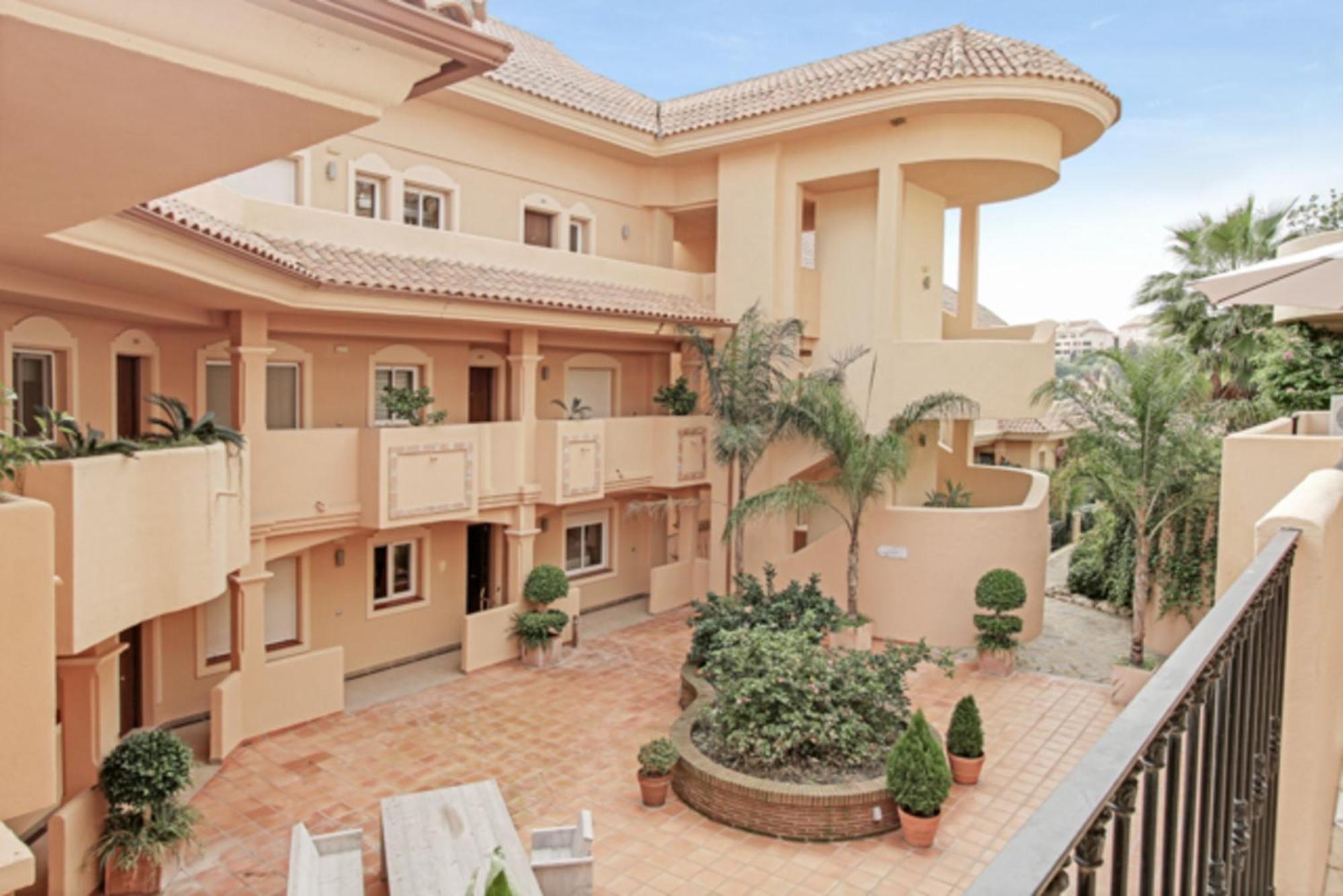 Aloha Hill Club Lluxury 5 Star Golf Resort Near Puerto Banus And Marbella Exterior photo